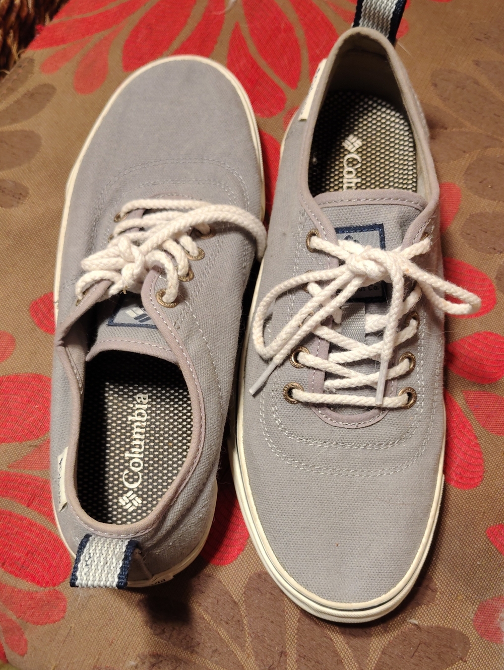 Columbia Men's Light Gray Canvas Lace-Up Sneakers